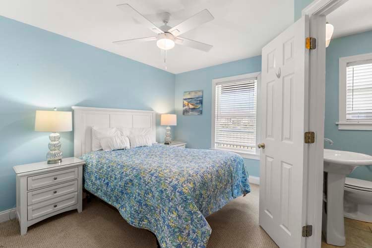 1st Floor Queen with Private Bath