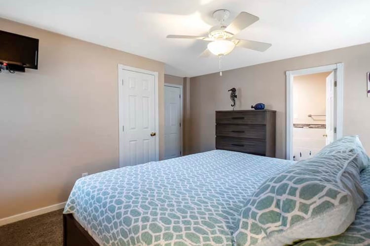 Ground Floor King with Shared Bath