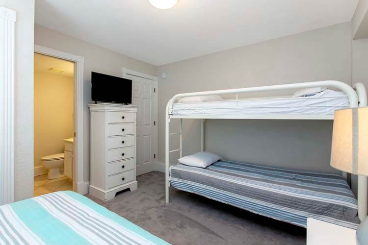 Ground Floor Twin Bunk & Twin with Private Bath