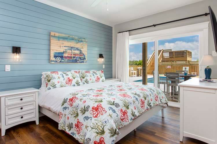 1st Floor King with Private Bath