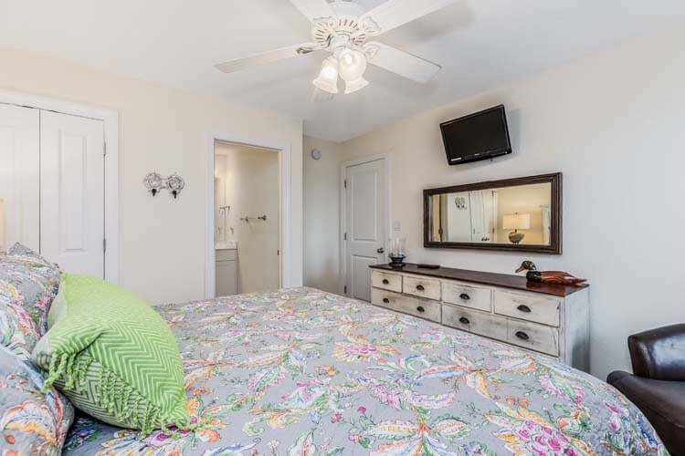 1st Floor King with Private Bath