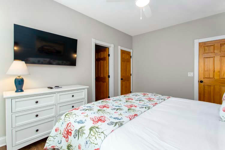 1st Floor King with Private Bath