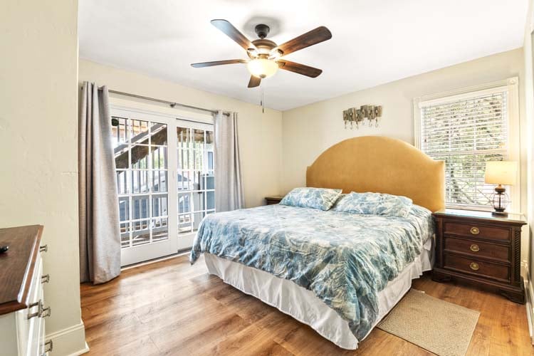 1st Floor King with Private Bath