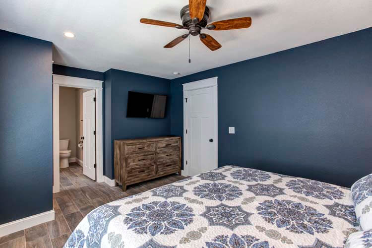 Ground Floor King with Private Bath (11)