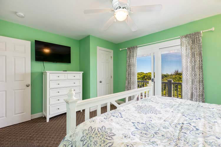 1st Floor King with Private Bath