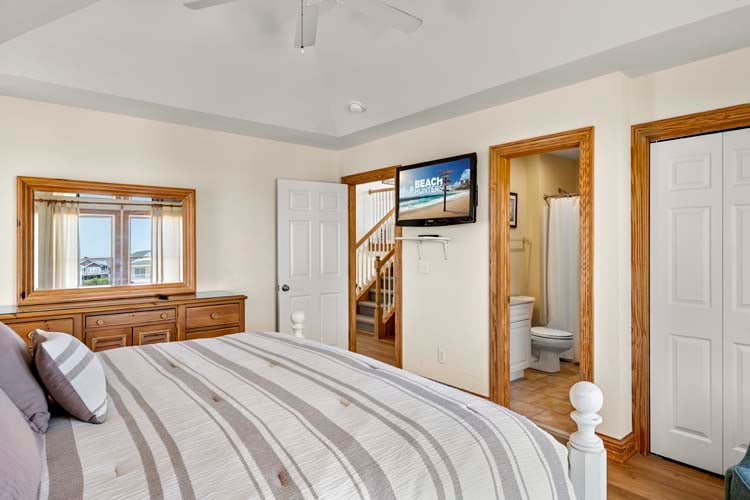 2nd Floor King with Private Bath