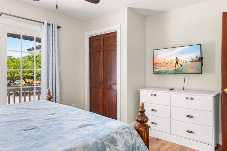 1st Floor King with Private Bath