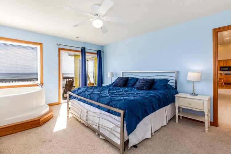 2nd Floor Oceanside King with Private Bath