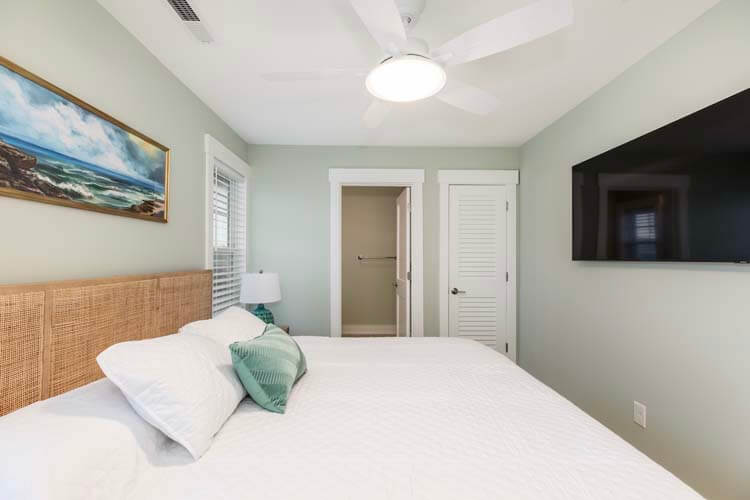 2nd Floor King with Private Bath (3)