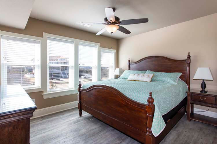 1st Floor King with Private Bath