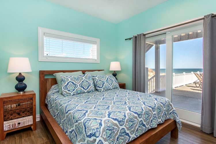 1st Floor Queen with Private Bath