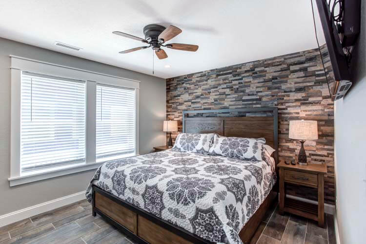 Ground Floor King with Private Bath (13)