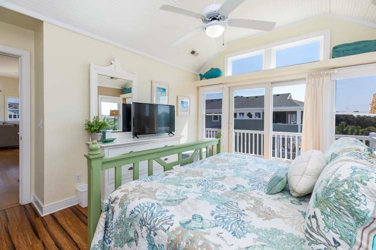 2nd Floor King with Private Bath