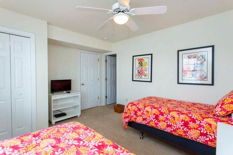 1st Floor Twins with Private Bath