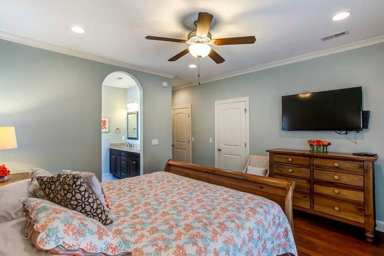 1st Floor King with Private Bath