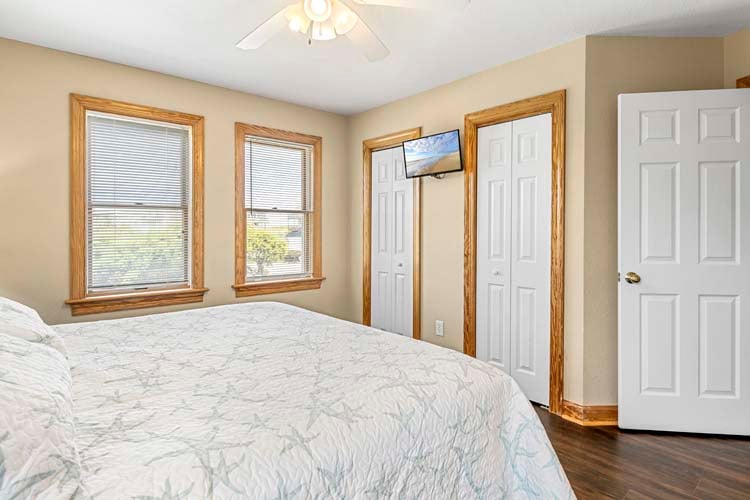 1st Floor King with Private Bath