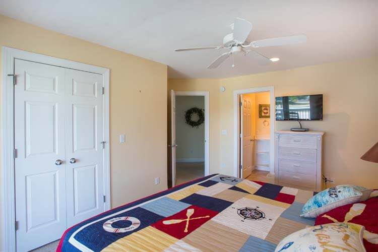 1st Floor King with Private Bath