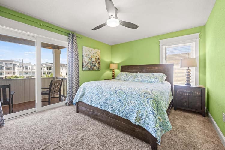 1st Floor King with Private Bath