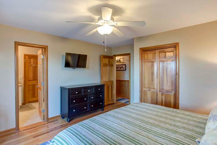 1st Floor King with Shared Bath