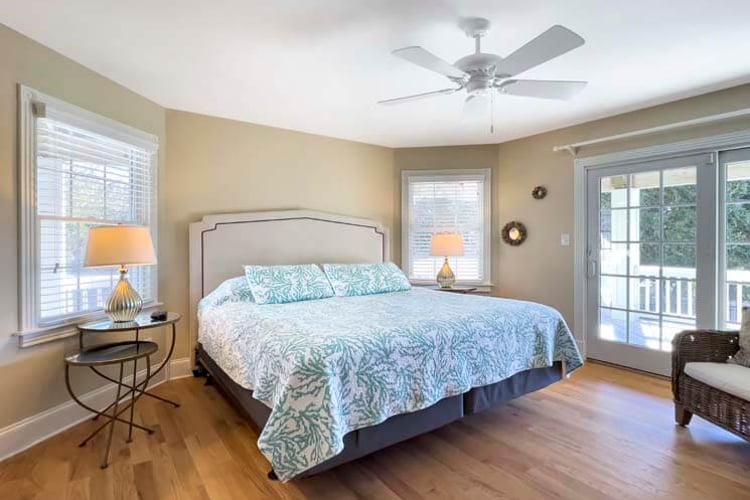 1st Floor King with Private Bath