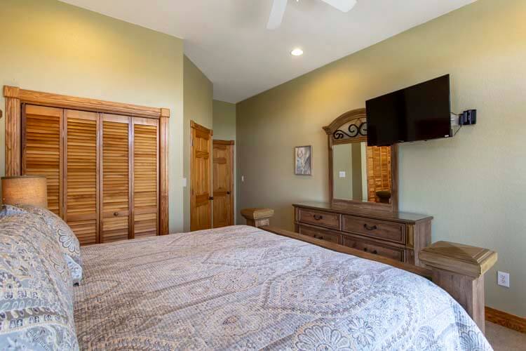 1st Floor King with Private Bath