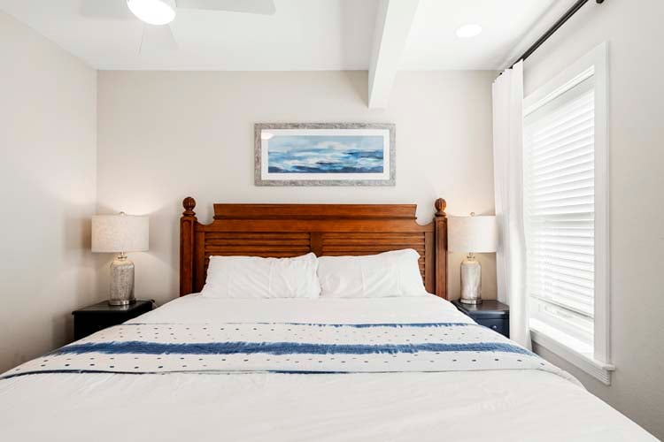 1st Floor King Bedroom