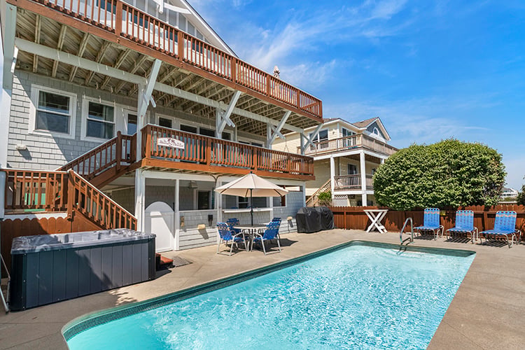 7 BR : 5.1 BA in COROLLA
