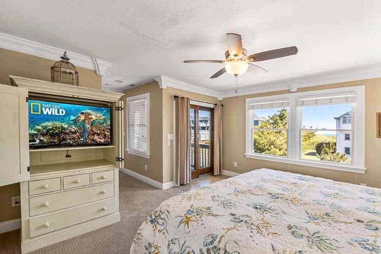 1st Floor King with Private Bath