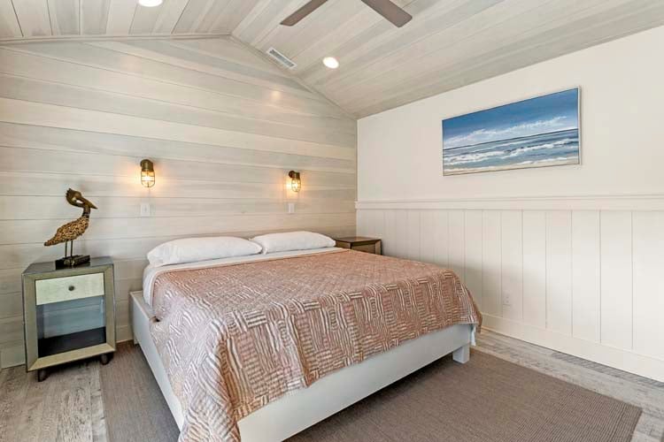 2nd Floor King with Private Bath