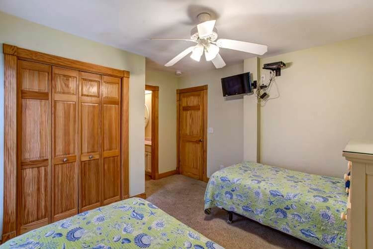 Ground Floor Twins with Shared Bath