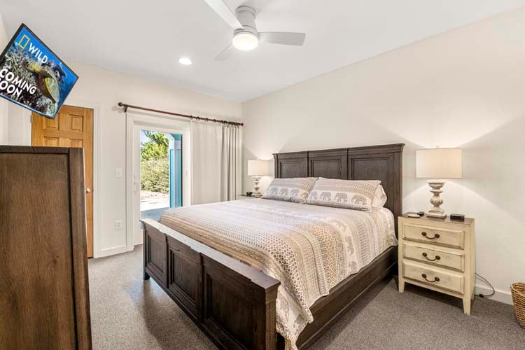 Ground Floor King with Private Bath (12)