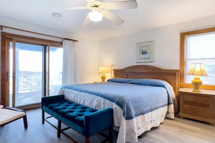 1st Floor King with Private Bath