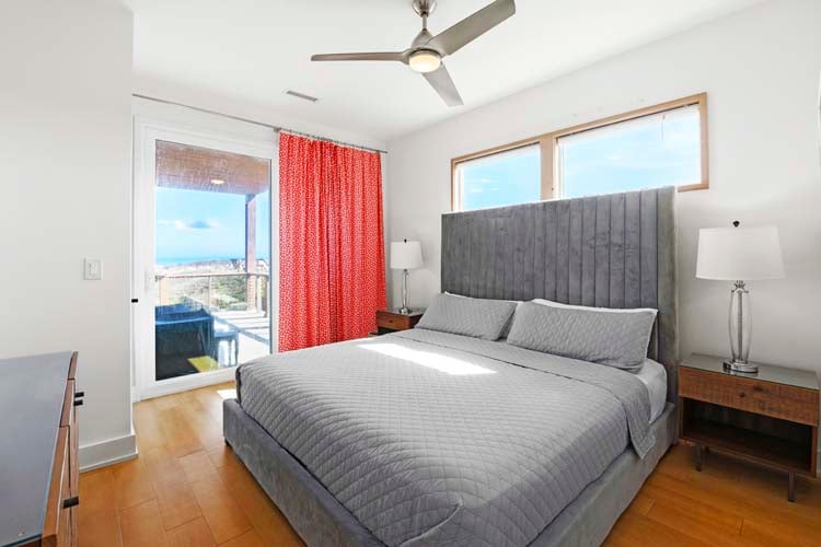 1st Floor King with Private Bath (SE)