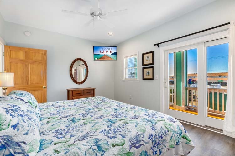 1st Floor King with Private Bath