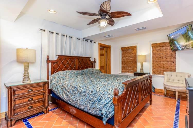 Ground Floor King with Private Bath