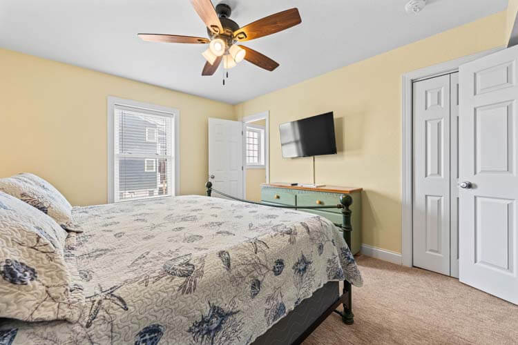 1st Floor King with Private Bath