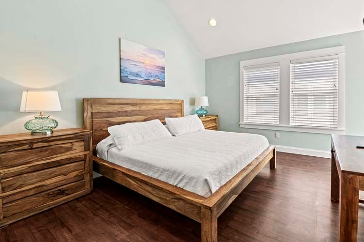 2nd Floor King with Private Bath