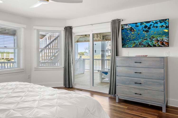 1st Floor King with Private Bath