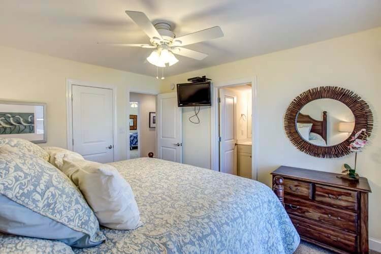 1st Floor King with Private Bath