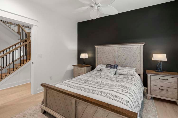 1st Floor Queen with Private Bath (9)