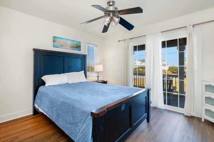 1st Floor Queen with Private Bath