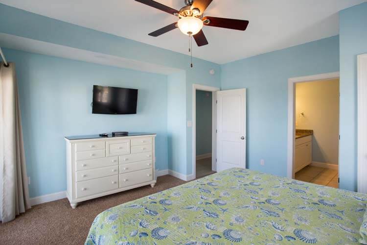 1st Floor King with Private Bath