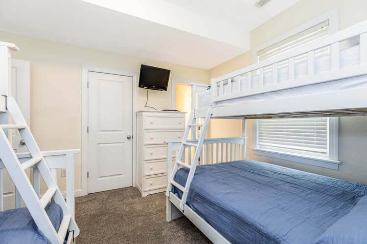 Ground Floor Pyramid Bunks with Private Bath