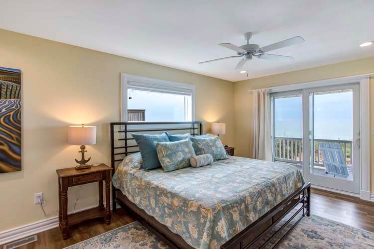 1st Floor NE King with Private Bath