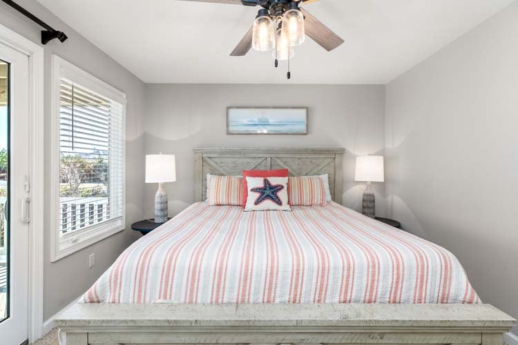 1st Floor Queen Bedroom