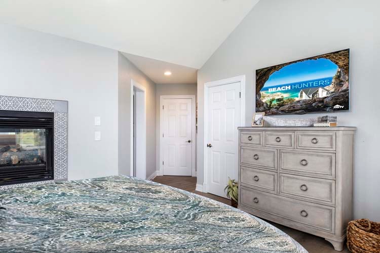 2nd Floor King with Private Bath