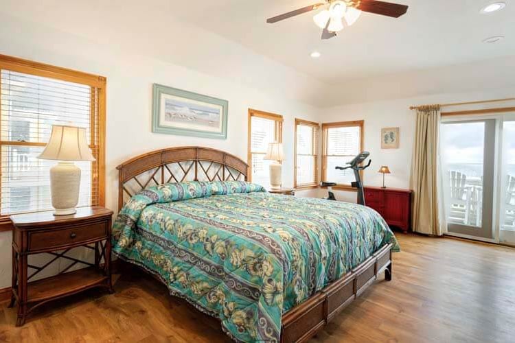 2nd Floor King with Private Bath