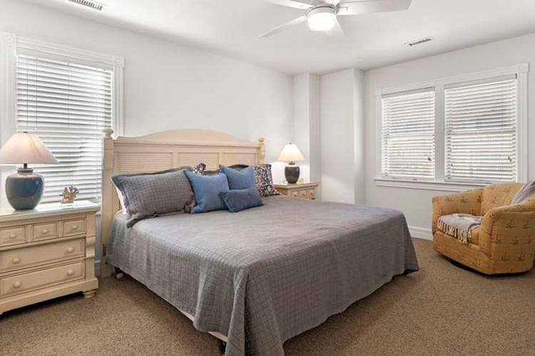 1st Floor King with Private Bath