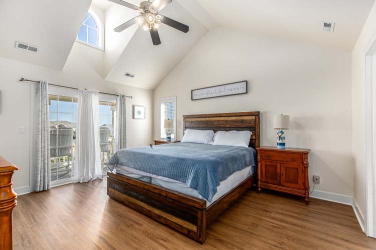 2nd Floor King with Private Bath