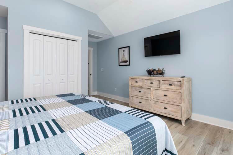 2nd Floor King with Private Bath